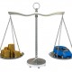 samochód i pieniądze na równoważącej się wadze