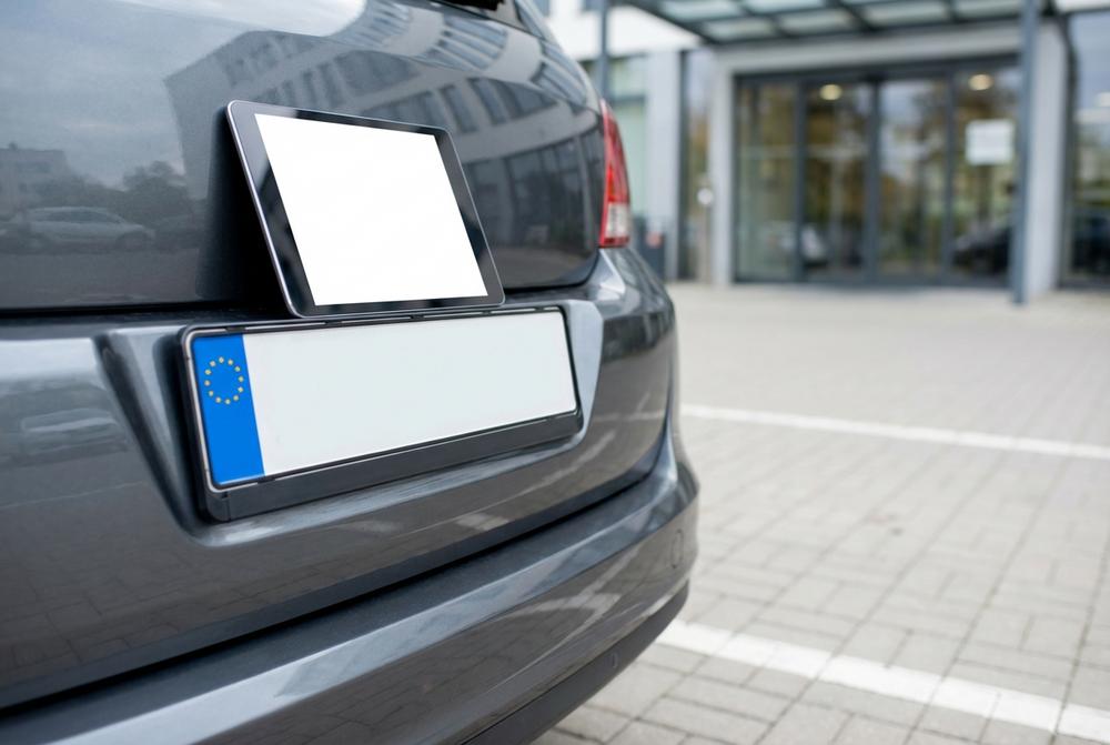 E-Doręczenia w sprawach komunikacyjnych 2026 – ekran laptopa z otwartą stroną i kopertą elektroniczną